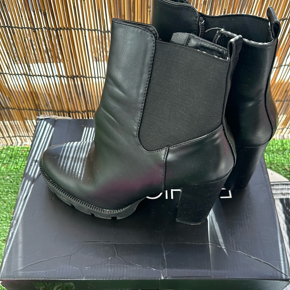 Worn once fashionova boots